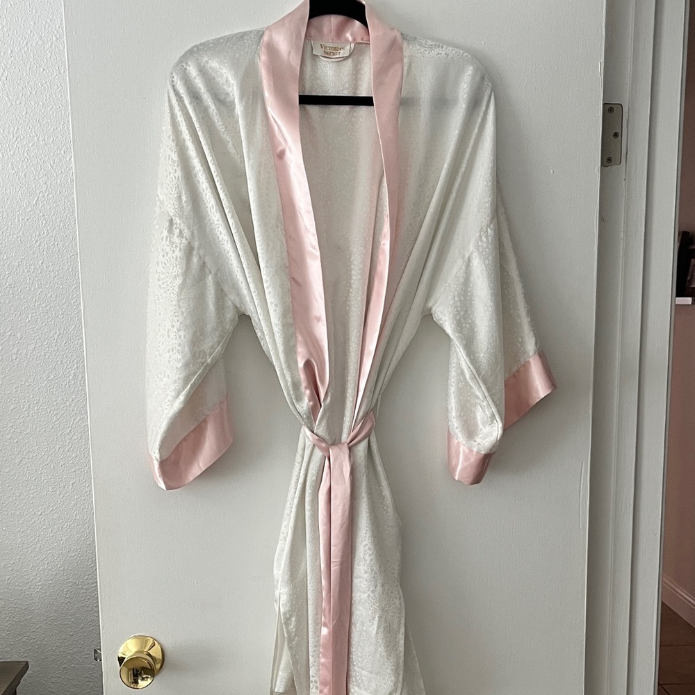 Vintage Victoria’s Secret Kimono Style Robe